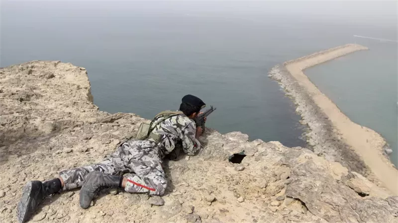 «فارس»: إيران ستغلق جزءًا من مضيق هرمز لعدة ساعات.. اعرف السبب