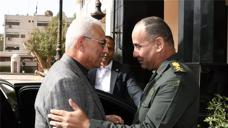 مراسم تسليم وتسلم القيادة.. وزير الدفاع يلتقي الفريق أول عبد المجيد صقر
