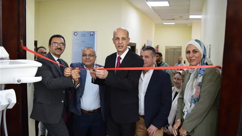   بتكلفة 5.5 مليون جنية..رئيس جامعة بني سويف يفتتح عيادتينبكلية طب الأسنان