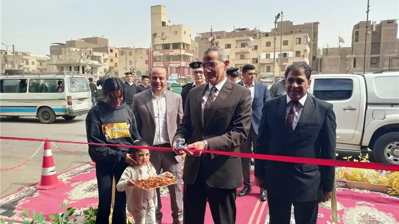 مدير أمن الأقصر يفتتح معرض «كلنا واحد» لبيع السلع الغذائية بأسعار مخفضة