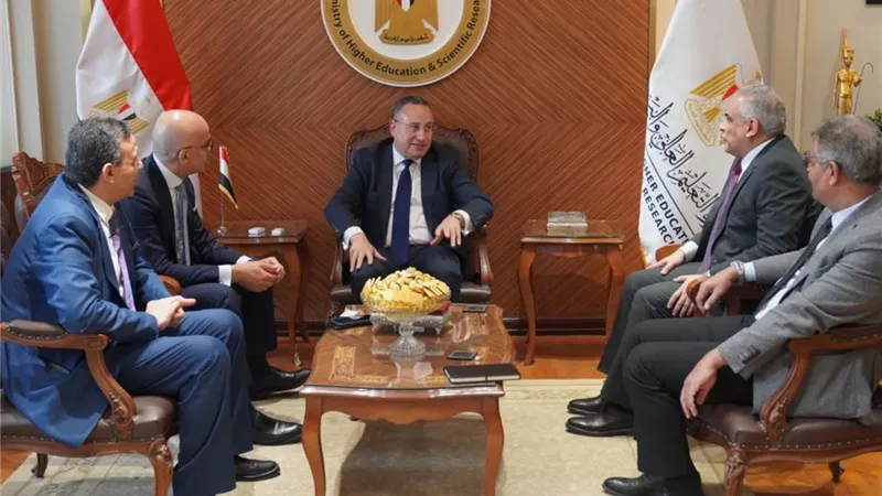 رئيس جامعة عين شمس: نضع كافة امكانياتنا  في خدمة خطط وزارة التعليم العالى 