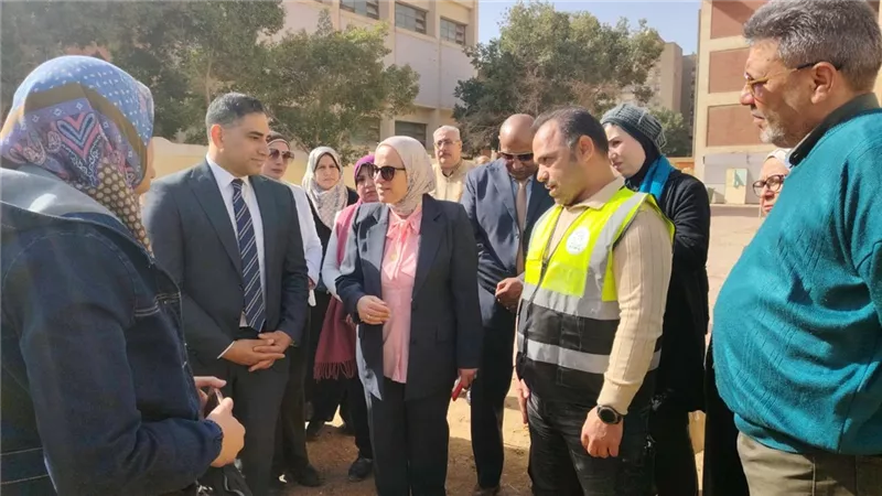همت أبوكيلة تتفقد مشروع «المدارس الخضراء» بالمعادي وتتابع انتظام الدراسة