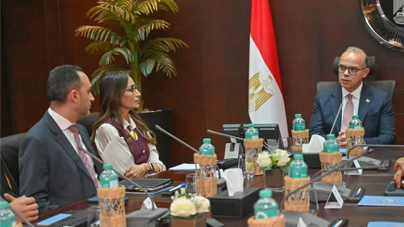 وزير الاستثمار يبحث مع نيسان تعزيز الإنتاج والتصدير لدعم الصناعة المحلية
