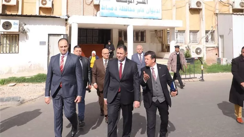 عقب تسلمه منصبه.. محافظ دمياط يتفقد إدارات الديوان العام