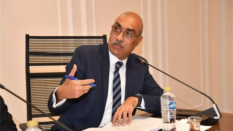 إيهاب منصور يهاجم قصور قانون فصل الموظفين ويطالب برفع الظلم عن المفصولين