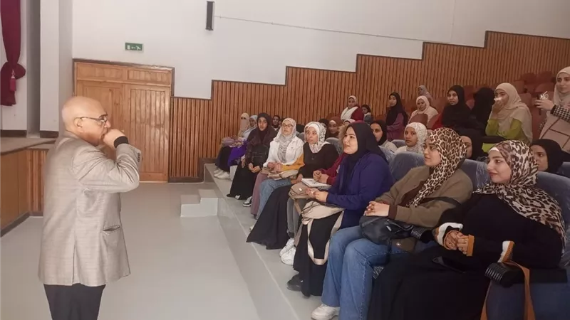 نائب رئيس جامعة دمنهور يتفقد انتظام سير العملية التعليمية