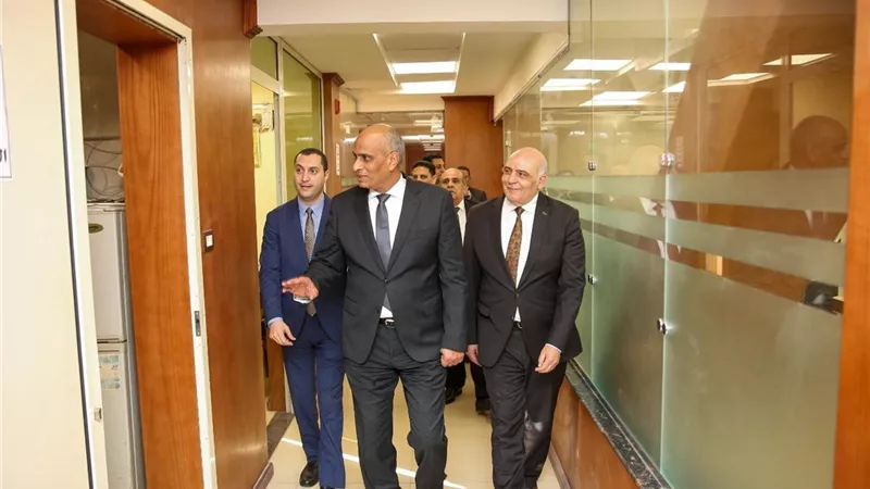 محافظ كفرالشيخ الجديد يتفقد إدارات الديوان العام  