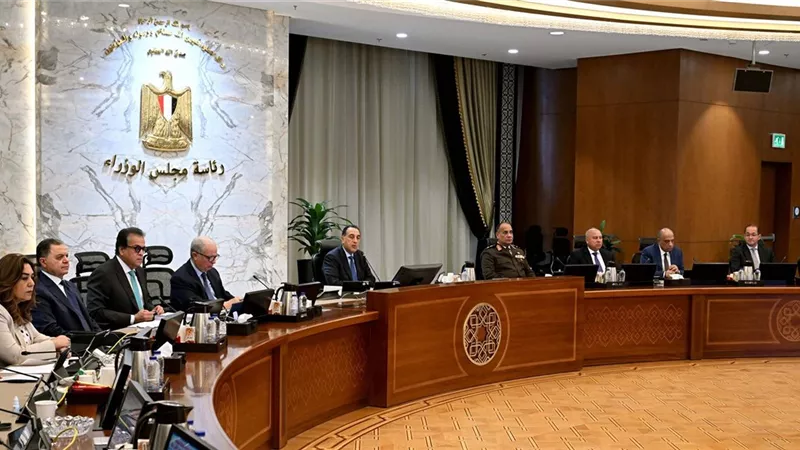 رئيس الحكومة: الملف الاقتصادي على رأس أولويات الحكومة 
