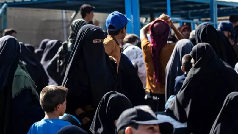 سوريا تبدأ إخلاء مخيم الهول ونقل قاطنيه إلى حلب