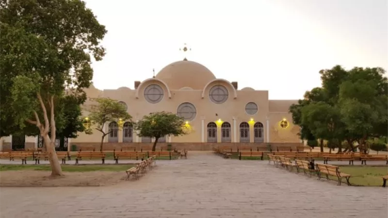 بئر أثرية ومغطس من القرن الـ14.. كنوز تاريخية داخل دير ميخائيل بنقادة|صور