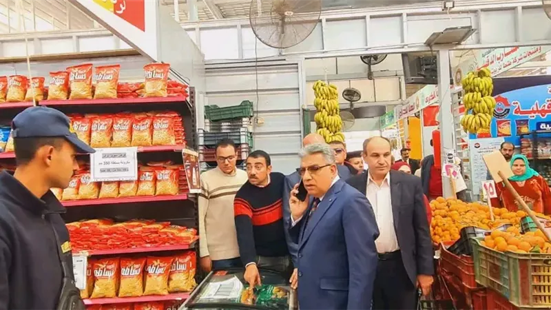 محافظ الدقهلية يتابع انضباط الأسعار وتوافر الخبز بالمعرض الدائم للسلع 