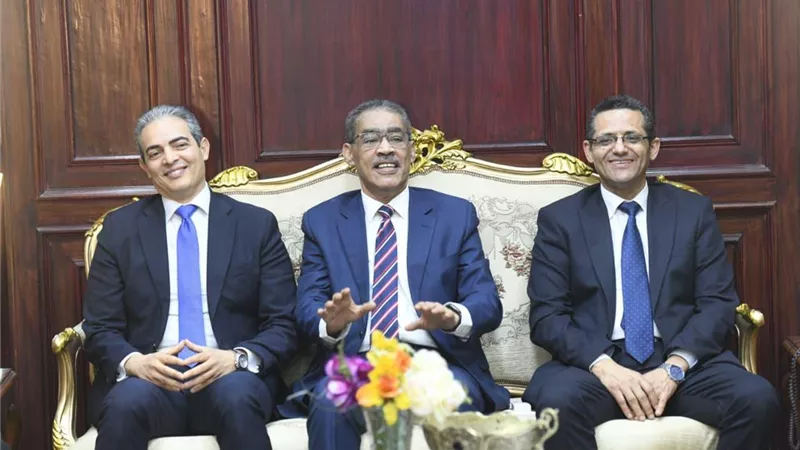 «رشوان» يبحث مع نقيبَي الصحفيين والإعلاميين سبل الارتقاء بالأداء المهني