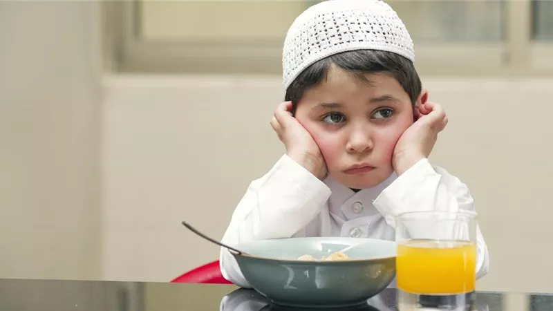 واعظة بالأوقاف تطالب بتدريب الأطفال على الصيام بشكل تدريجي