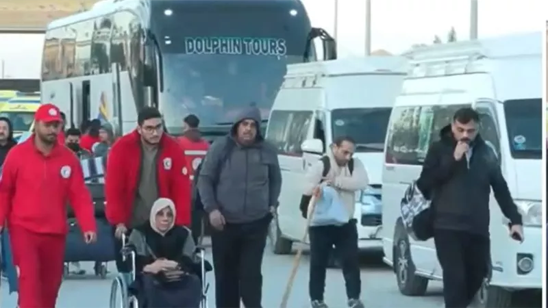 معبر رفح يستقبل دفعة جديدة من الفلسطينيين العائدين إلى غزة|فيديو 