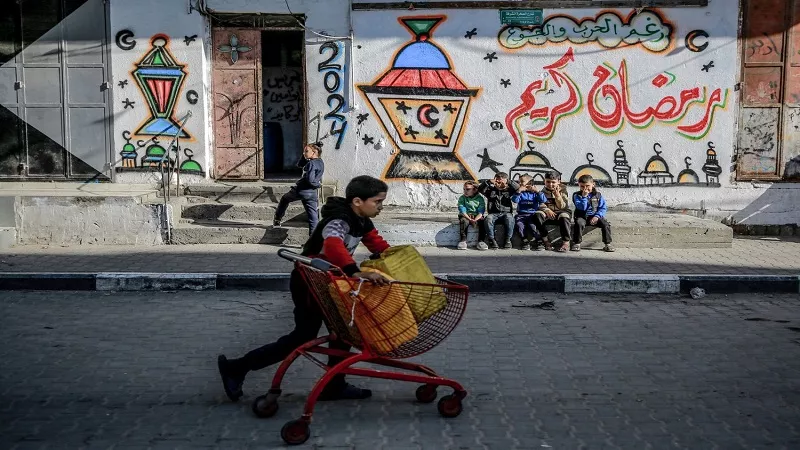 كيف يستقبل أهل غزة شهر رمضان؟.. محلل فلسطيني يُجيب|فيديو