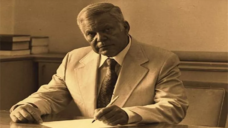 من مؤتمر التضامن إلى ساحة الدم..  حين صمت قلم يوسف السباعي برصاص الغدر
