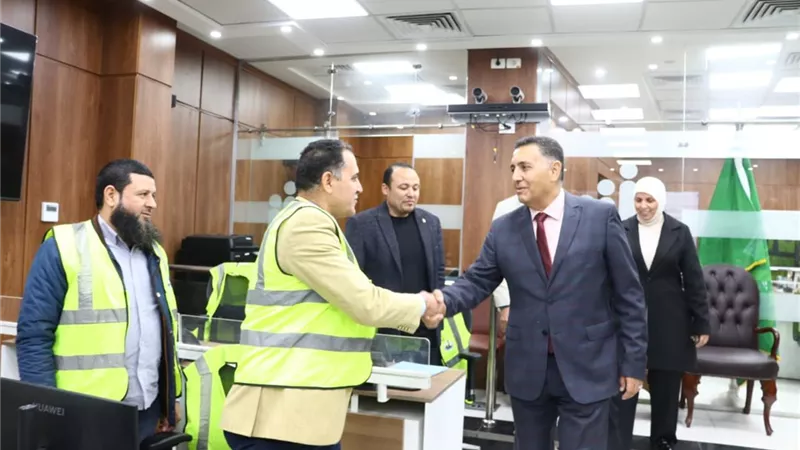 محافظ القليوبية يتفقد الديوان العام ويهنئ العاملين بشهر رمضان المبارك