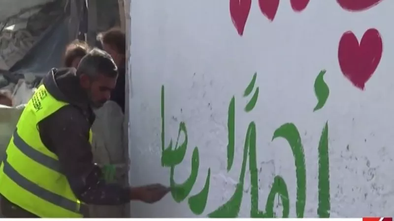 رمضان غزة حزين.. فوانيس فوق الركام وأهلا رمضان تزين الجدران المدمرة|فيديو