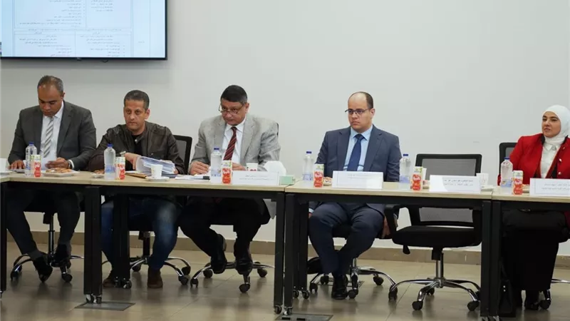 جامعة عين شمس تناقش آليات جديدة لتسهيل الإجراءات وجذب الطلاب الوافدين