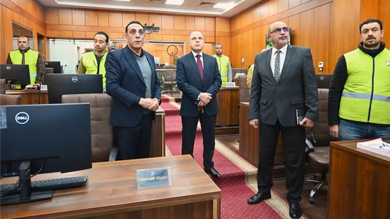 محافظ الغربية يتفقد مركز سيطرة الشبكة الوطنية للطوارئ والسلامة العامة
