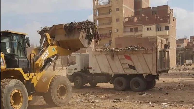 وحدة التدخل السريع بالشرقية ترفع 17 ألف طن قمامة ومخلفات