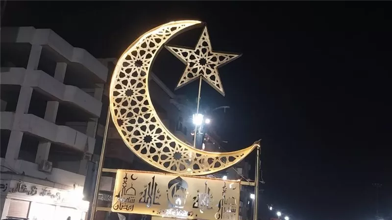 مدينة الأقصر تزين عدد من الشوارع الرئيسية والميادين احتفالا بشهر رمضان