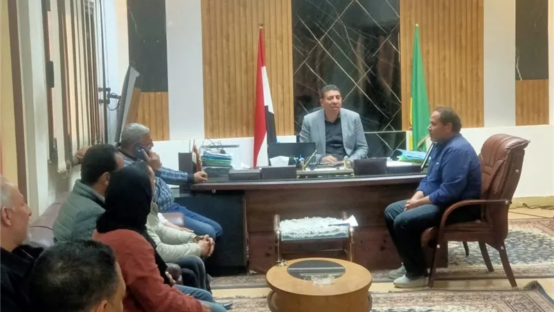 متابعة ميدانية وتنسيق شامل.. اجتماع موسع بمدينة المنيا لتطوير الخدمات