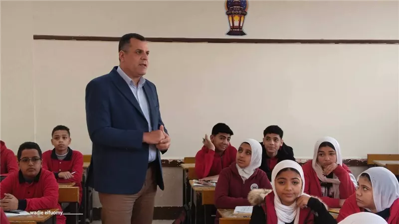 مدير تعليم دمياط يتفقد عددا من المدارس ويتابع انتظام الدراسة قبل رمضان