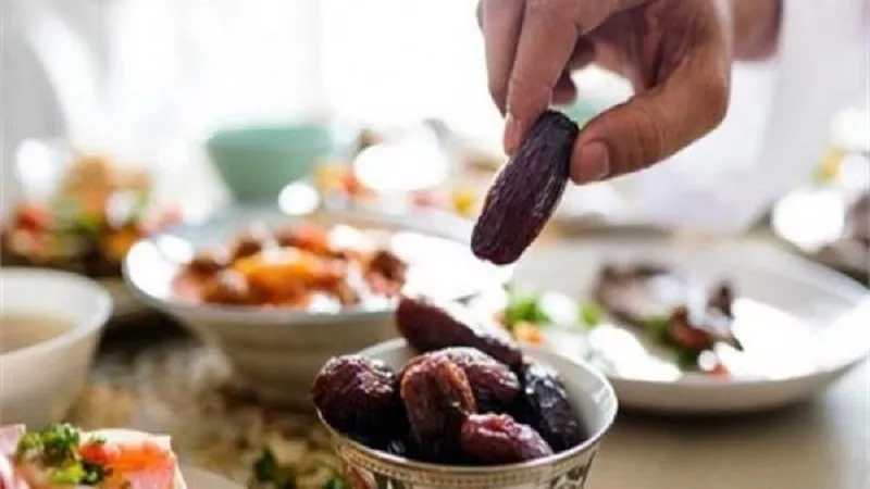خبير تغذية يكشف أسباب الخمول بعد إفطار رمضان|فيديو