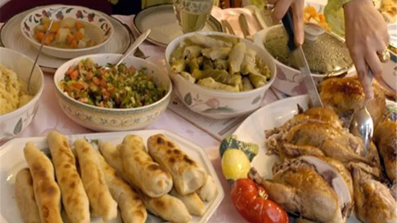 هتاكل لحمة وفاكهة.. كيف تفطر أسرة في رمضان بأقل من 250 جنيها فقط؟
