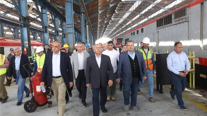 وزير النقل يتفقد ورش السكة الحديد بأبو غاطس والفرز 