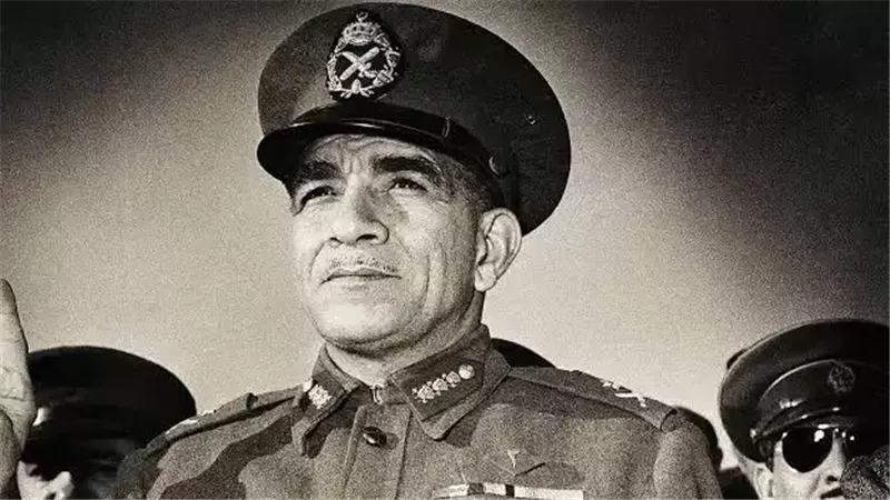 هل كان محمد نجيب مصريا أم سودانيا؟ أسرار عن ميلاده وحياته