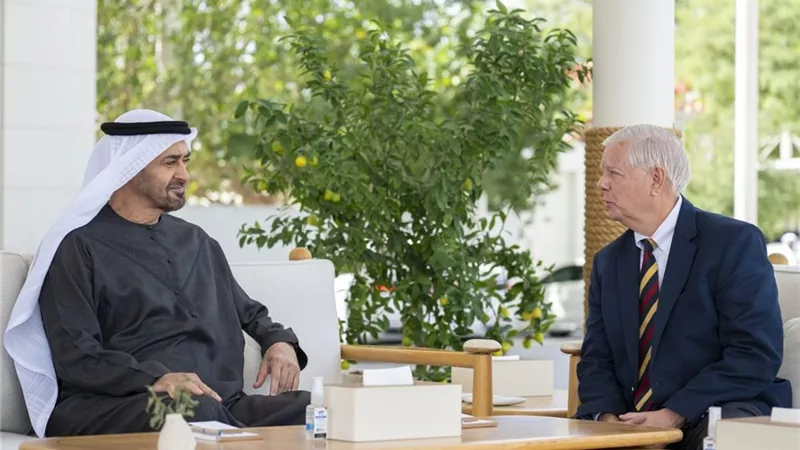 رئيس دولة الإمارات يستقبل عضو مجلس الشيوخ الأمريكي|صور
