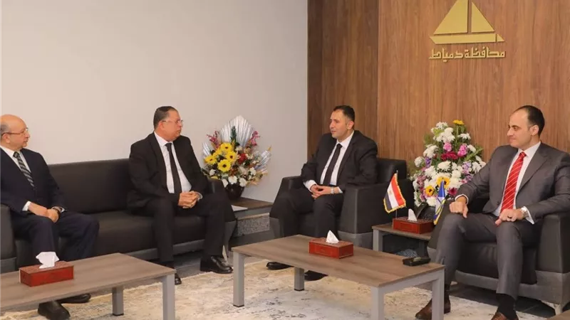 محافظ دمياط يناقش دعم قطاع صناعة الأثاث وفتح مجالات التصدير