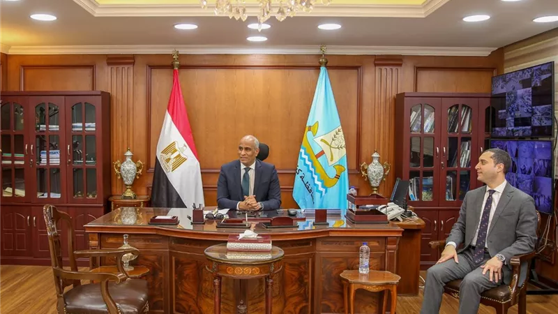 محافظ كفر الشيخ يناقش عدداً من الملفات الخدمية والتنموية ومشاكل الدوائر 