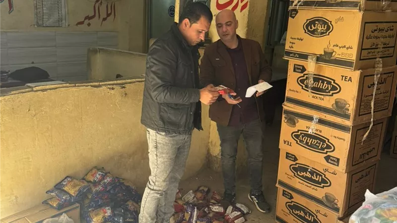 ضبط 3072 باكو شاي و1008 لتر زيت تمويني داخل هايبر بديرب نجم