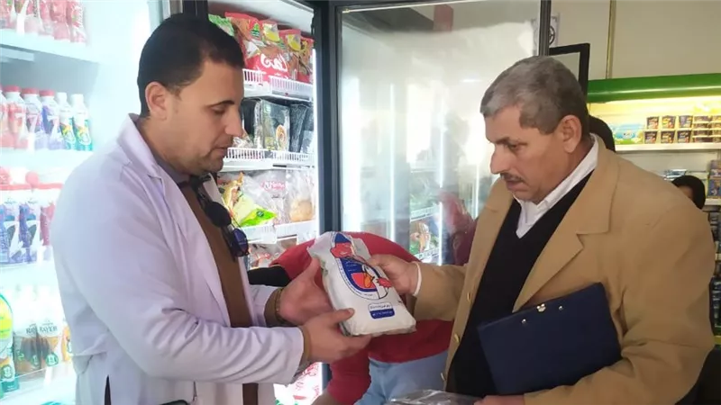 ضبط 17 طن سلع و7475 لتر مواد بترولية خلال حملات تموينية بالشرقية