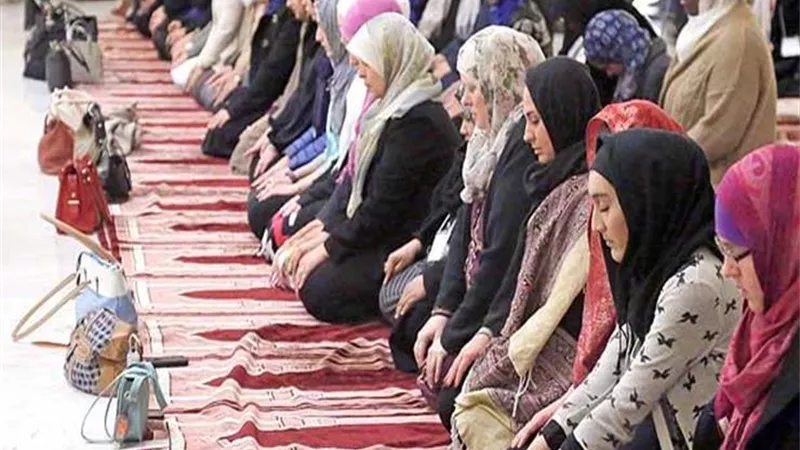بث مباشر لصلاتي العشاء والتراويح من مسجد الحسين