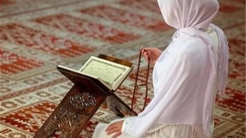 في أول ليالي رمضان.. كيفية أداء صلاة التراويح للنساء في المسجد