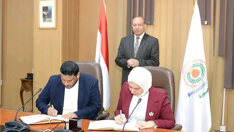 رئيس جامعة المنصورة يشهد توقيع بروتوكول تعاون مع أكاديمية عُمانية