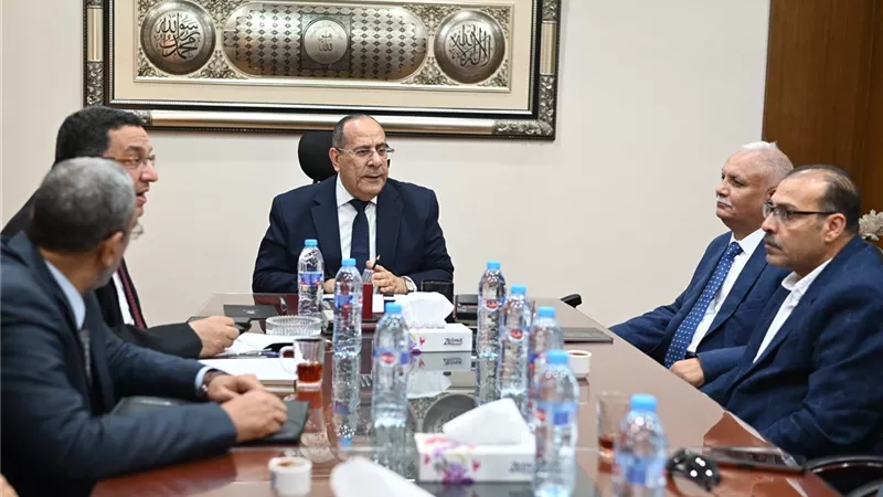 الرئيس التنفيذي للقابضة الغذائية يجتمع مع بدالي التموين ومشروع جمعيتي