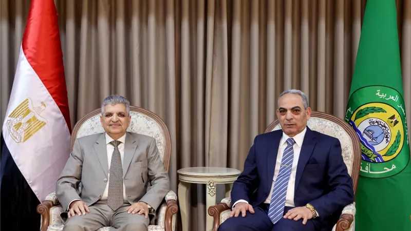 محافظ الإسماعيلية ورئيس هيئة قناة السويس يناقشان تعزيز التعاون المشترك