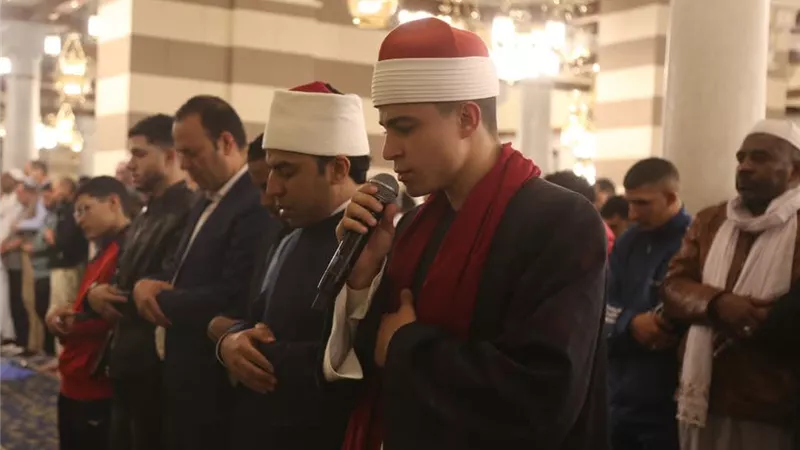 نجوم «دولة التلاوة» يحيون أولى ليالي رمضان بالمساجد الكبرى|صور