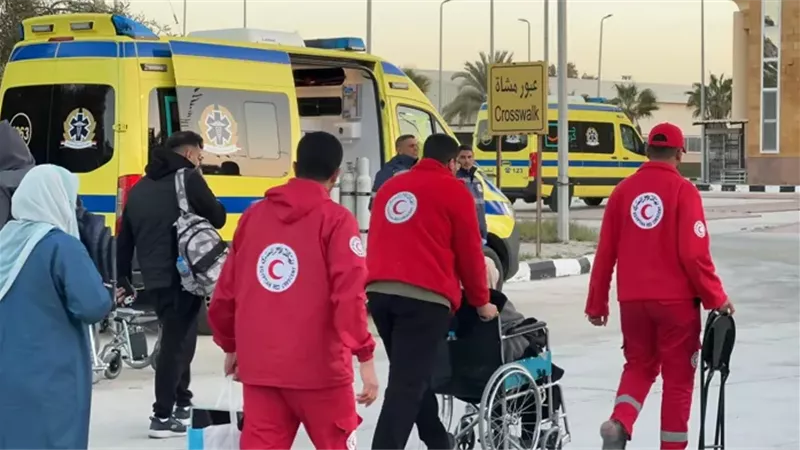 معبر رفح يستقبل دفعة جديدة من العائدين الفلسطينيين إلى غزة