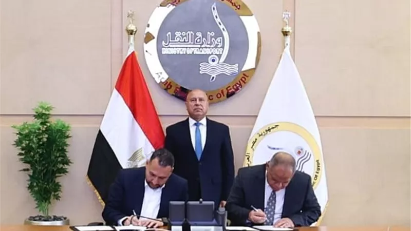 وزير النقل يشهد توقيع شراكة بين سوبر جيت وبوسطة لنقل الشحنات بين المحافظات