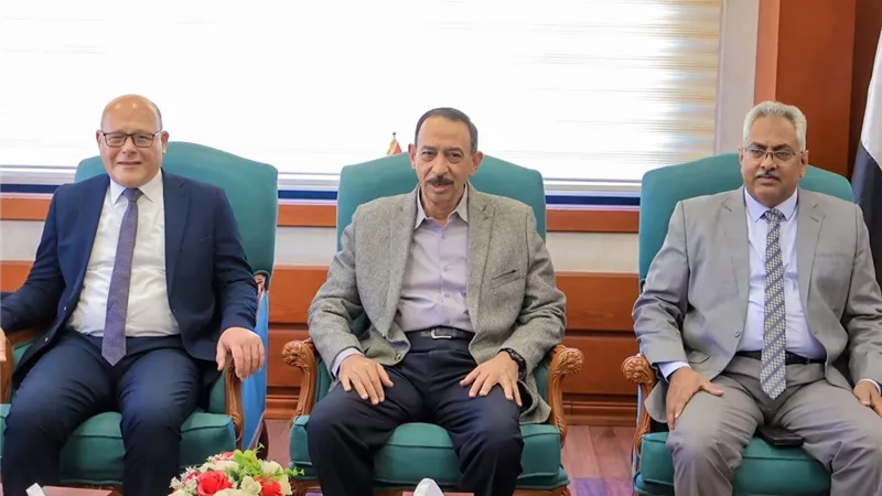 محافظ سوهاج يستقبل رئيس الجامعة للتهنئة بثقة القيادة السياسية فيه