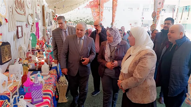 «تعليم الفيوم»: توزيع كرتونة رمضان والملابس للطلاب والعمال غير القادرين
