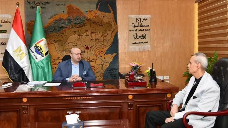 محافظ الفيوم يناقش تطوير القطاع الصحي وتحسين جودة الخدمات الطبية
