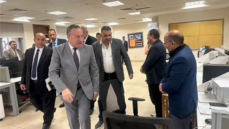 وزير التعليم العالي يتفقد مقر الوزارة بالعاصمة لمتابعة انتظام العمل