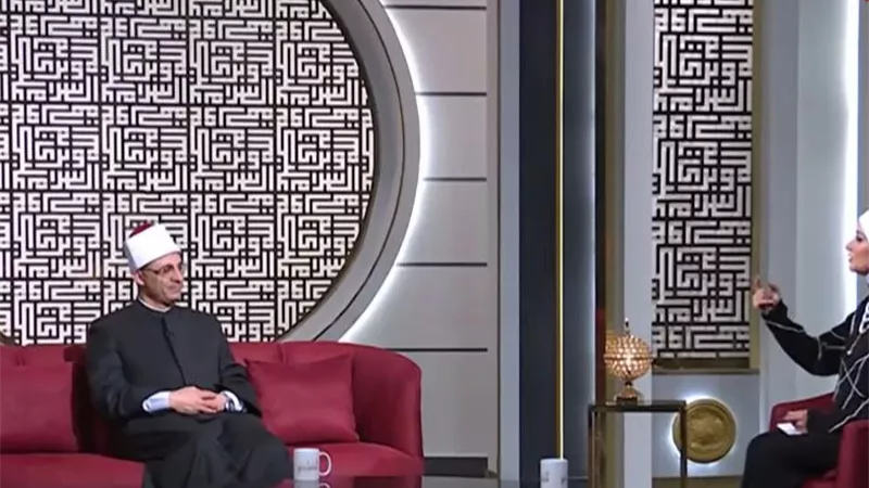 عالم بالأوقاف: العتق ليس لمن حفظ بطنه عن الجوع بل جوارحه|فيديو 